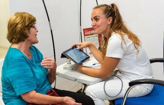 Mobilní poradny Moje stáří – měření stáří cév.