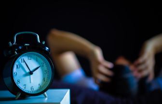 Příčiny a léčba nespavosti u seniorů